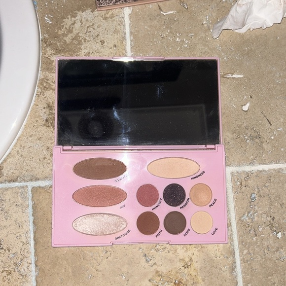 Makeup Revolution Emily Edit Needs Palette - Picture 4 of 4